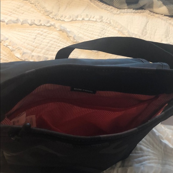 Hershel Supply Co Lane Cross body Night camo. - Picture 3 of 16